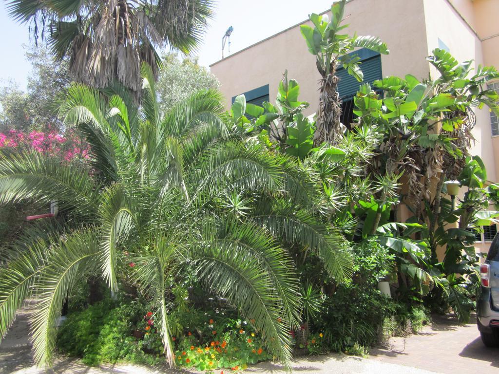 Chrysler Residence Ganne Tiqwa Exterior photo